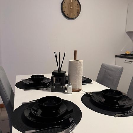 Appartement De Luxe Entierement Renove - Proche Aeroport De Bruxelles, Quartier Chic Luaran gambar
